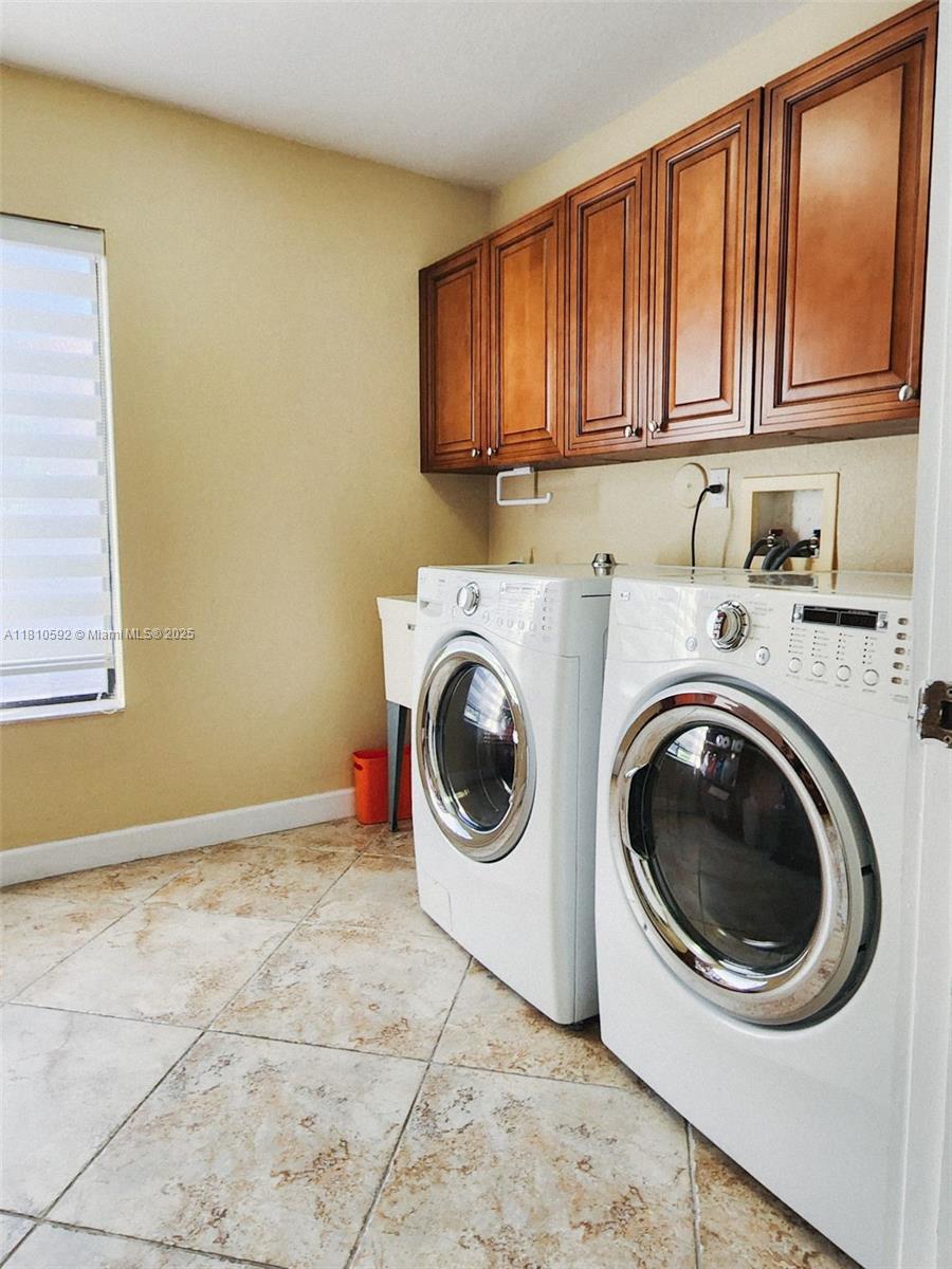 7839 SW 195th Ter 0