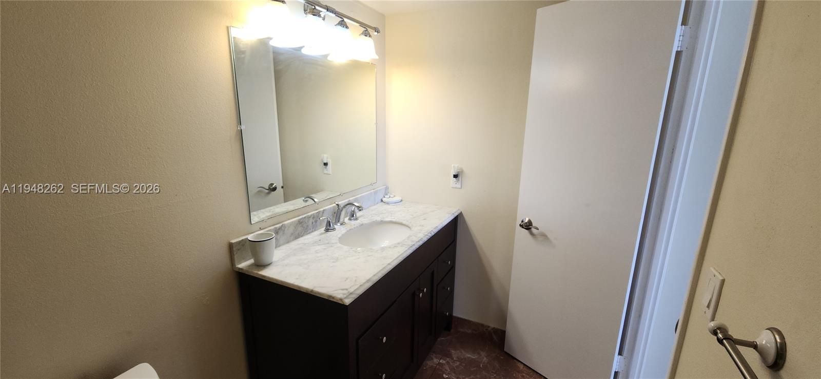 QUADOMAIN TOWER I AND IV - Residential