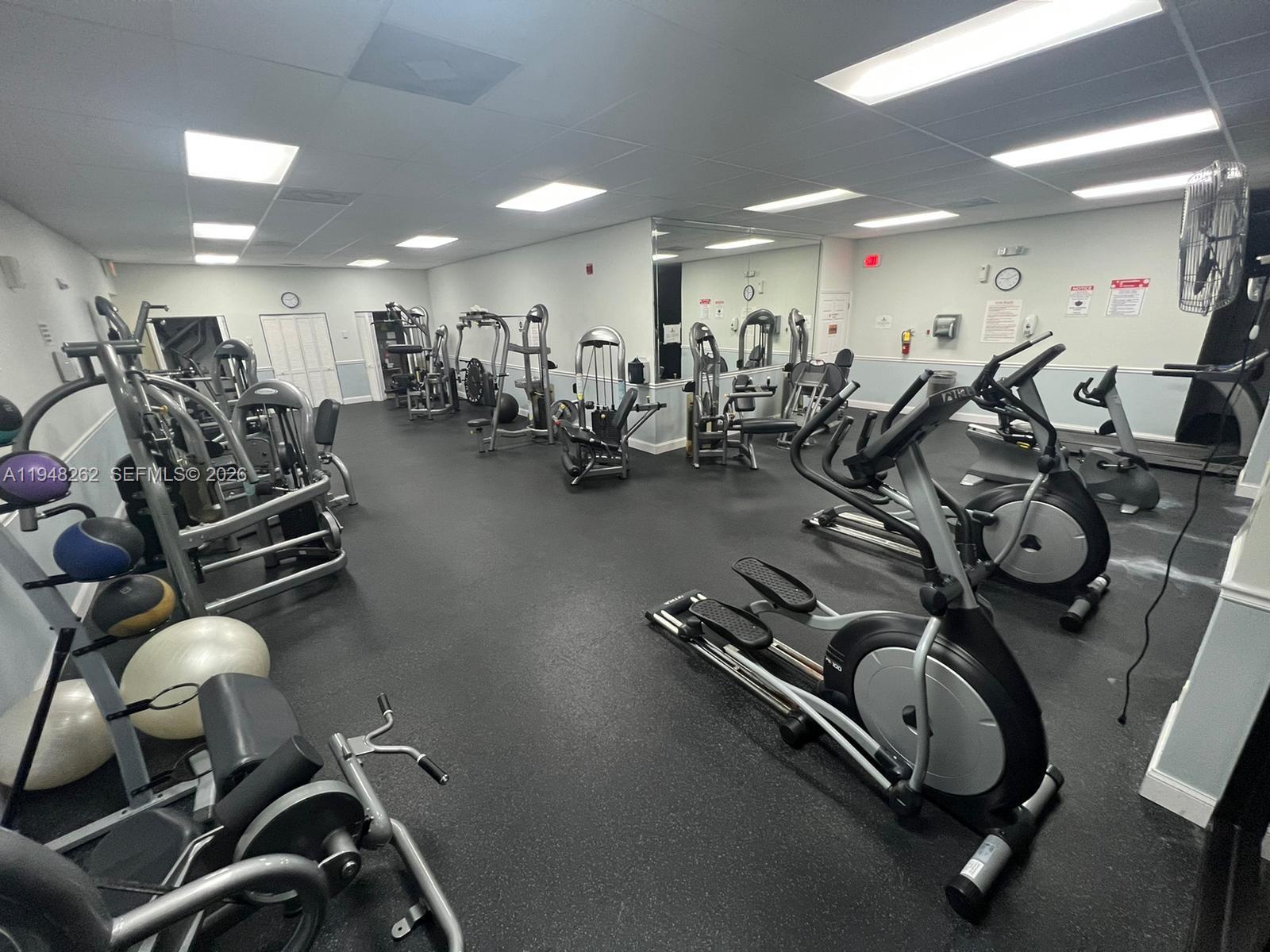 QUADOMAIN TOWER I AND IV - Residential