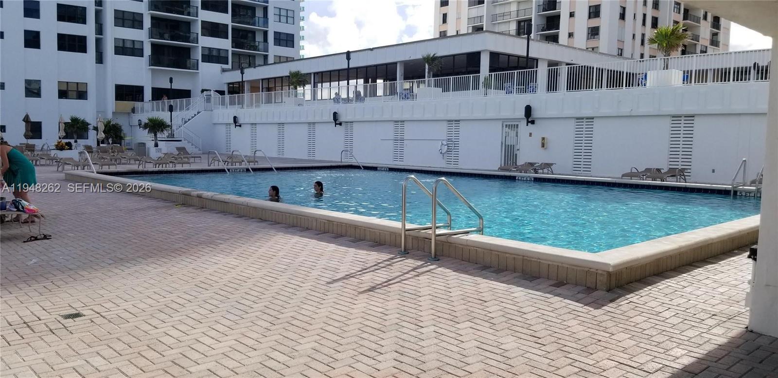 QUADOMAIN TOWER I AND IV - Residential