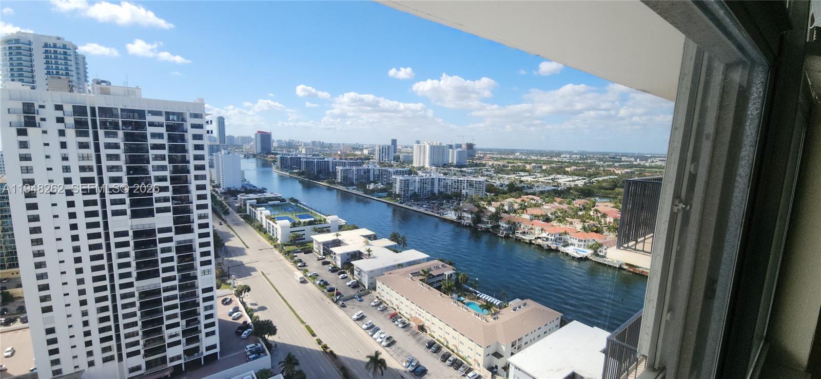 QUADOMAIN TOWER I AND IV - Residential