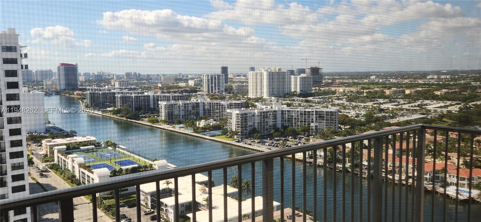 QUADOMAIN TOWER I AND IV - Residential