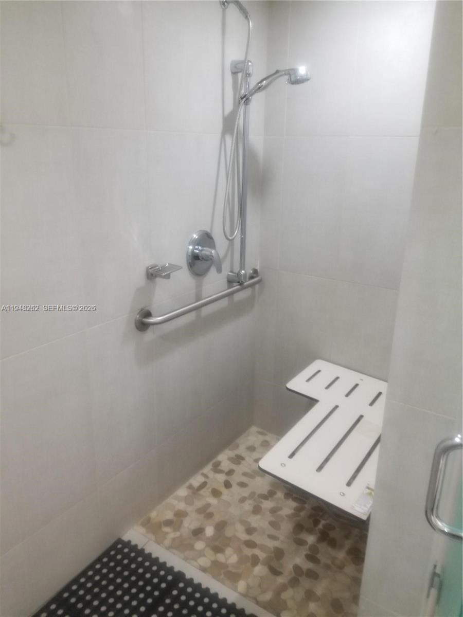 QUADOMAIN TOWER I AND IV - Residential