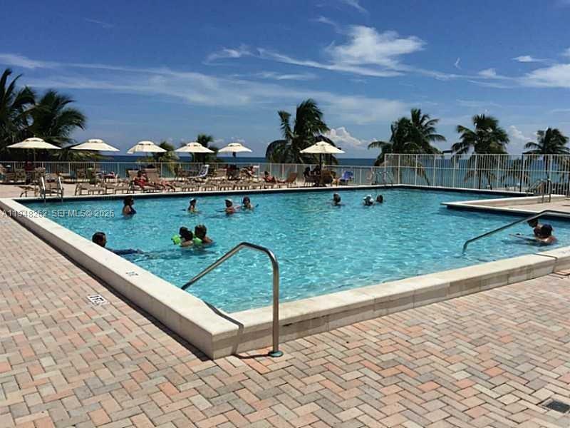 QUADOMAIN TOWER I AND IV - Residential