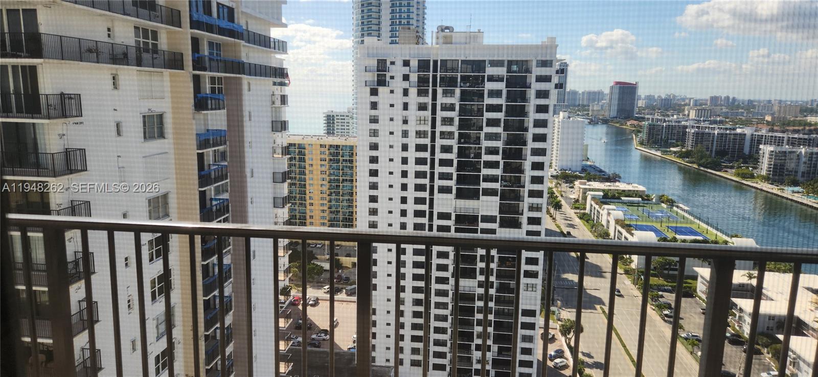 QUADOMAIN TOWER I AND IV - Residential