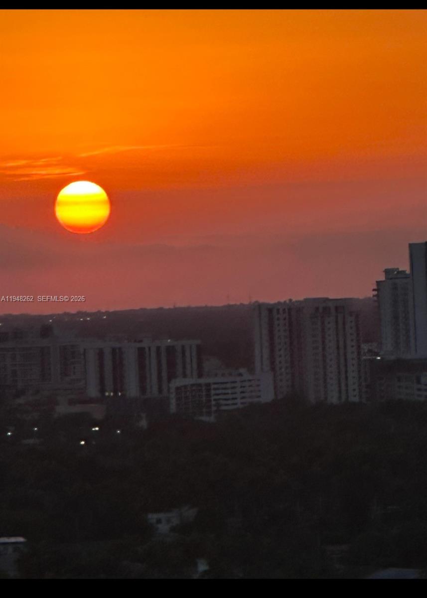 QUADOMAIN TOWER I AND IV - Residential