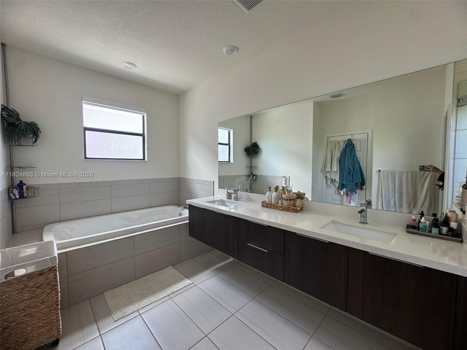 10240 NW 76th Ter