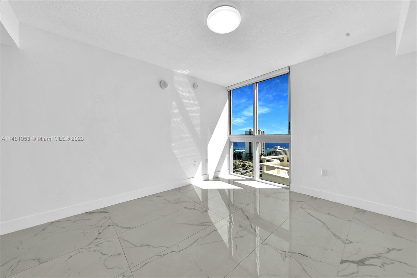 PARQUE TOWERS CONDO - Residential Lease