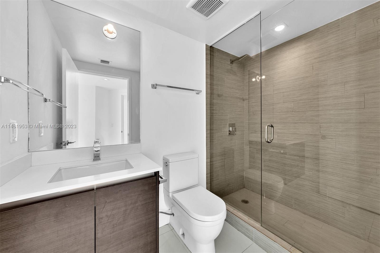 PARQUE TOWERS CONDO - Residential Lease