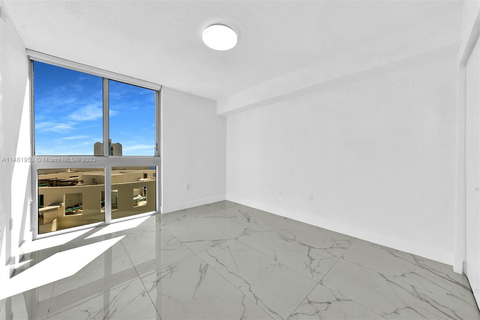 PARQUE TOWERS CONDO - Residential Lease