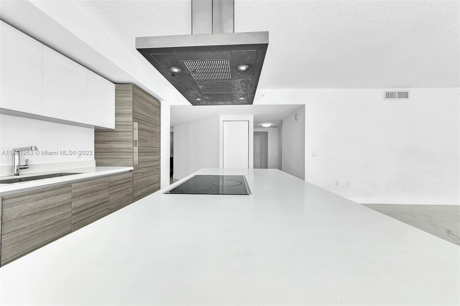 PARQUE TOWERS CONDO - Residential Lease