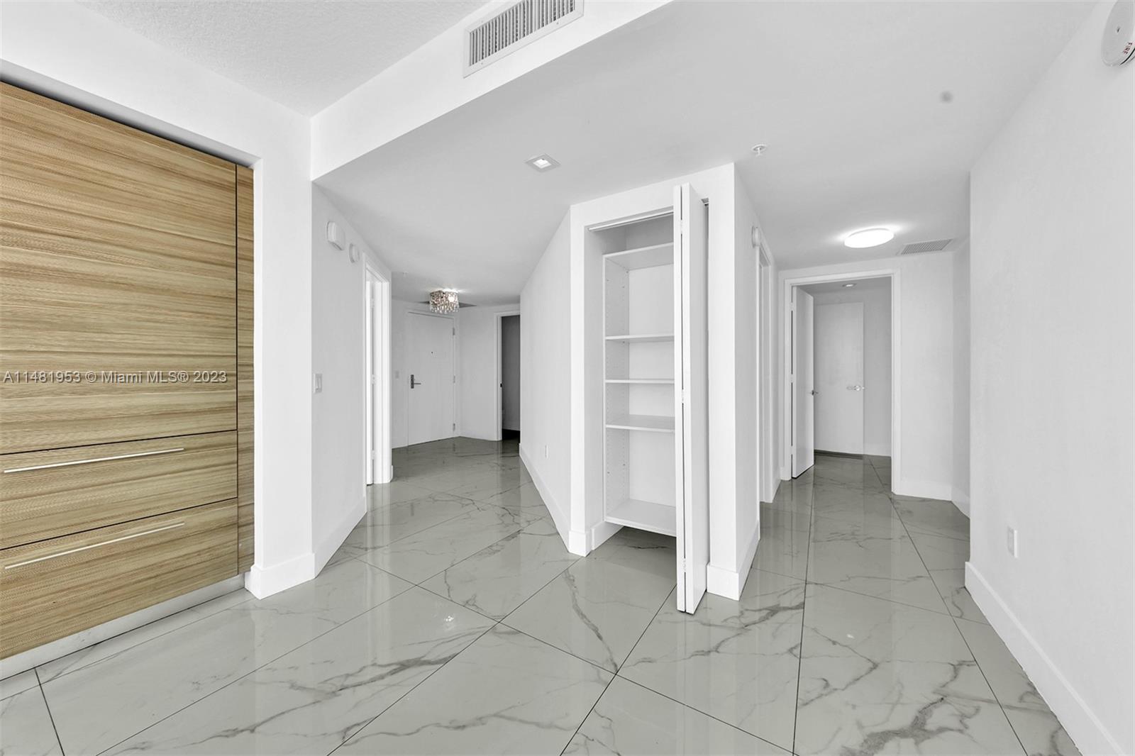 PARQUE TOWERS CONDO - Residential Lease