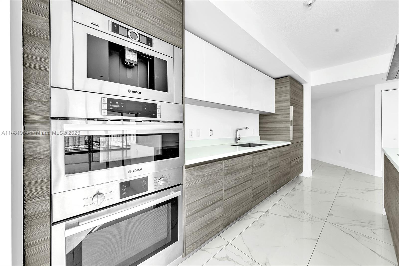 PARQUE TOWERS CONDO - Residential Lease