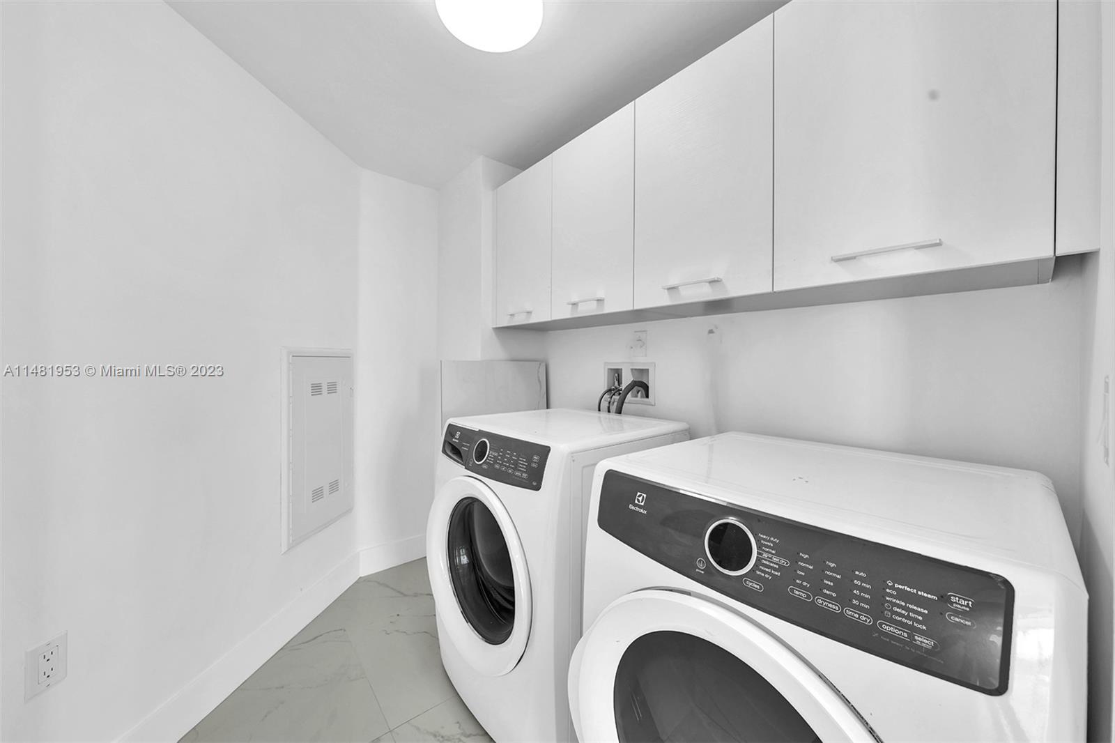 PARQUE TOWERS CONDO - Residential Lease