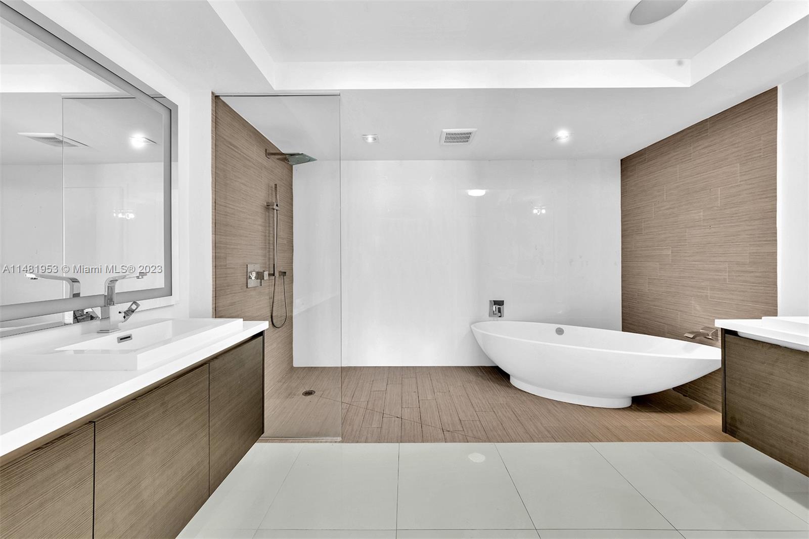 PARQUE TOWERS CONDO - Residential Lease