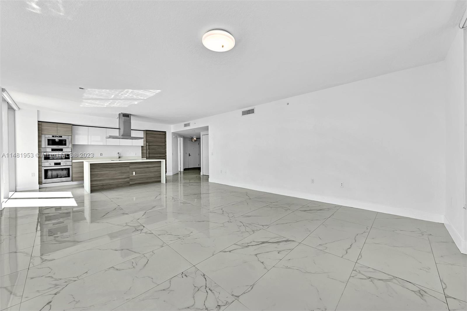 PARQUE TOWERS CONDO - Residential Lease