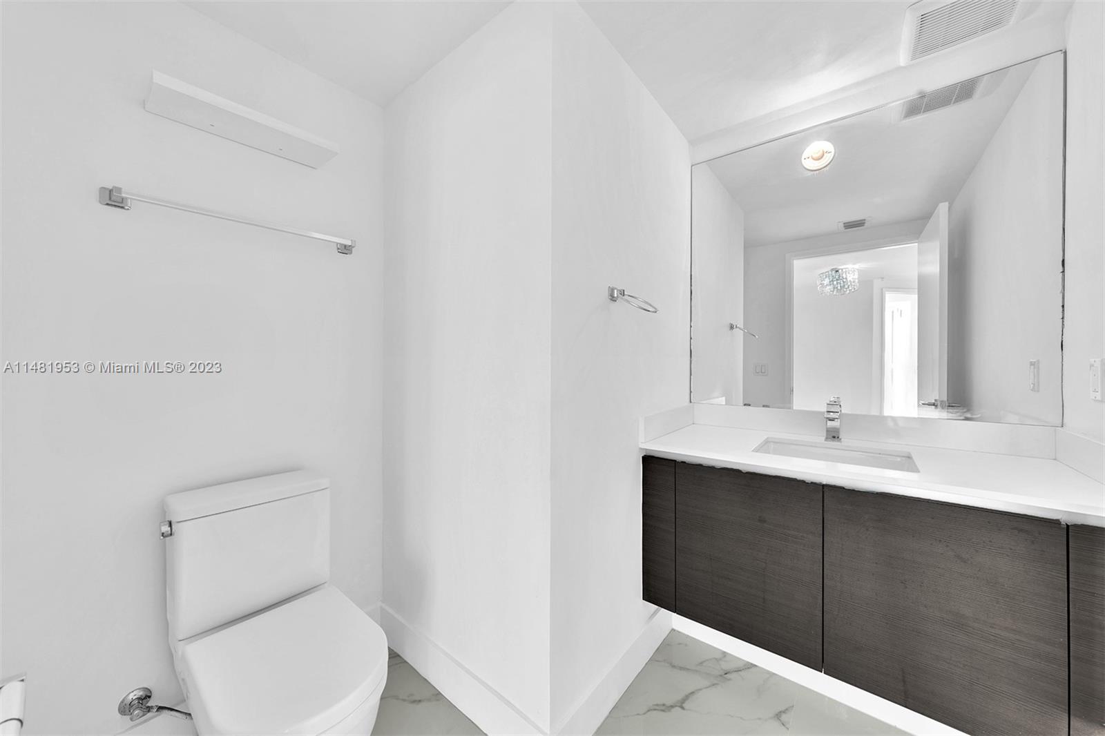 PARQUE TOWERS CONDO - Residential Lease