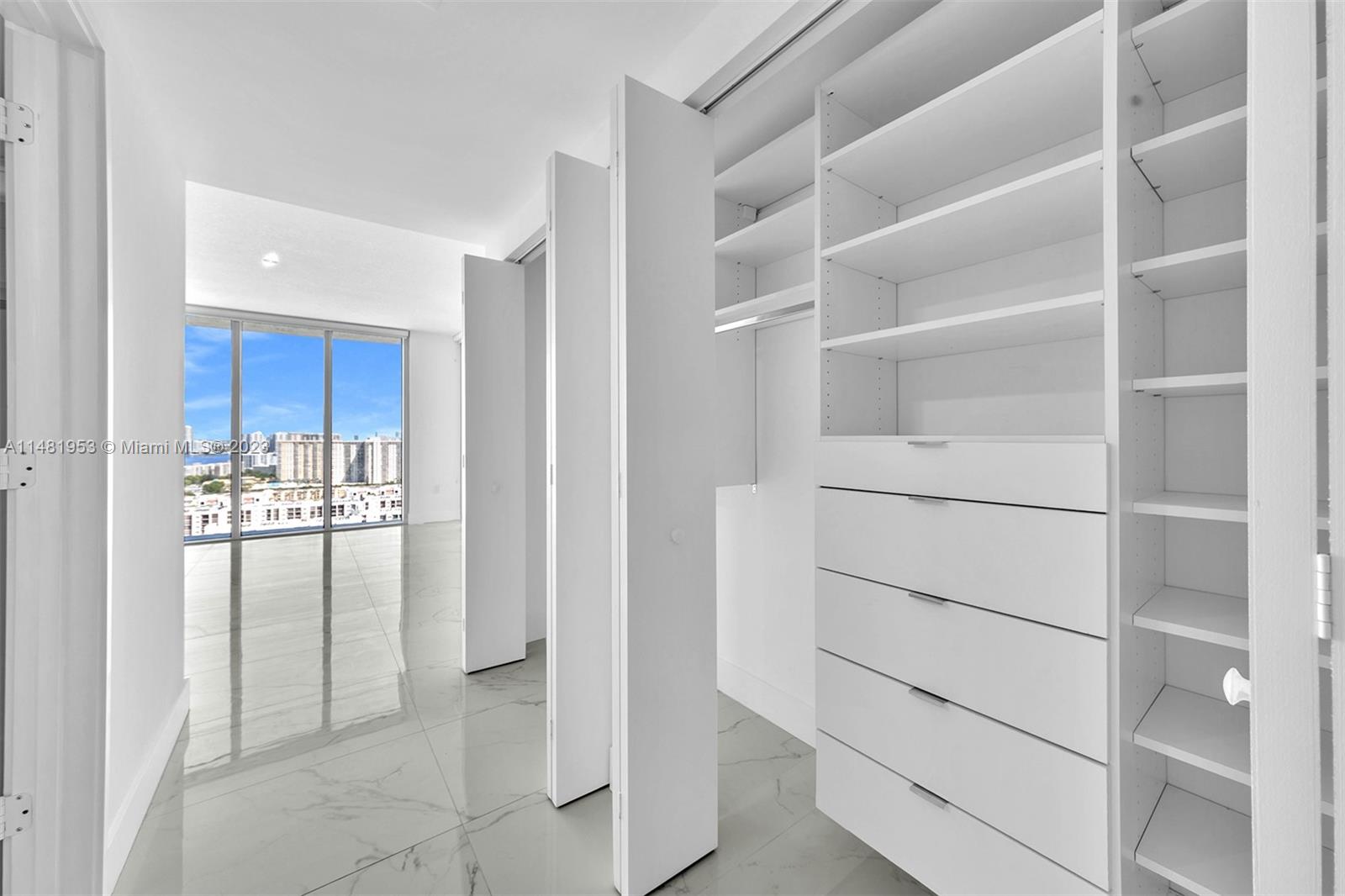 PARQUE TOWERS CONDO - Residential Lease