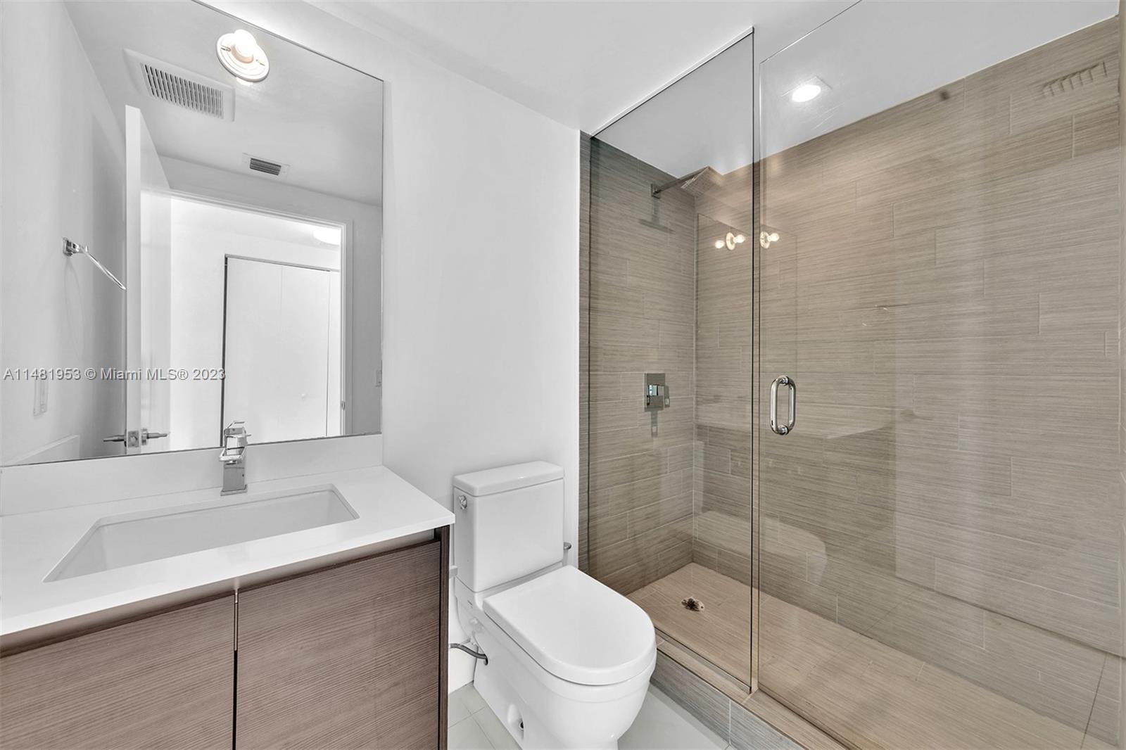 PARQUE TOWERS CONDO - Residential Lease