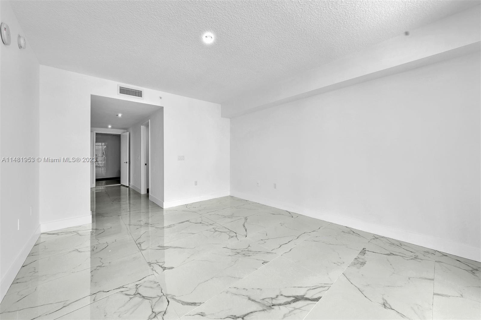 PARQUE TOWERS CONDO - Residential Lease