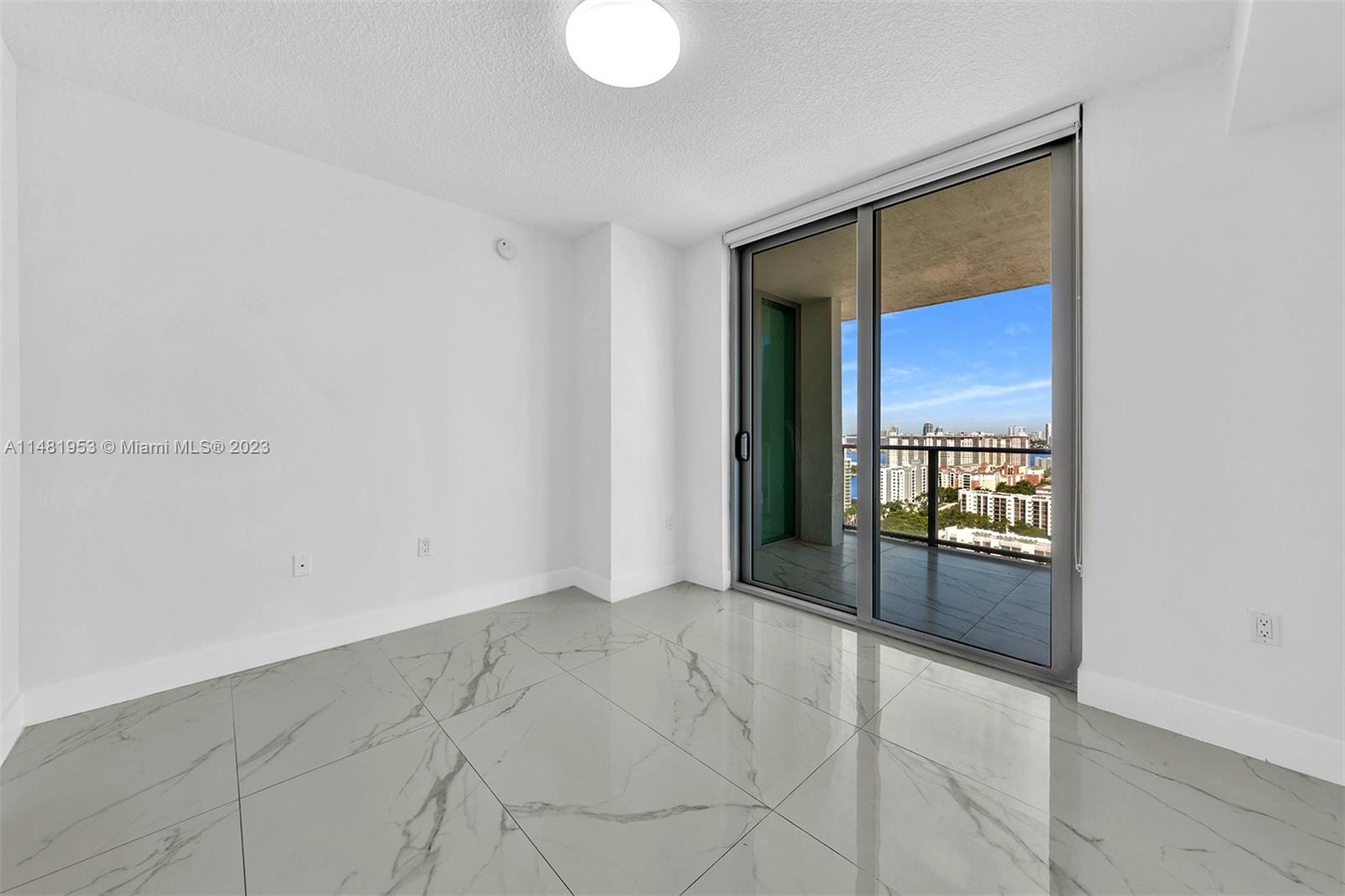 PARQUE TOWERS CONDO - Residential Lease