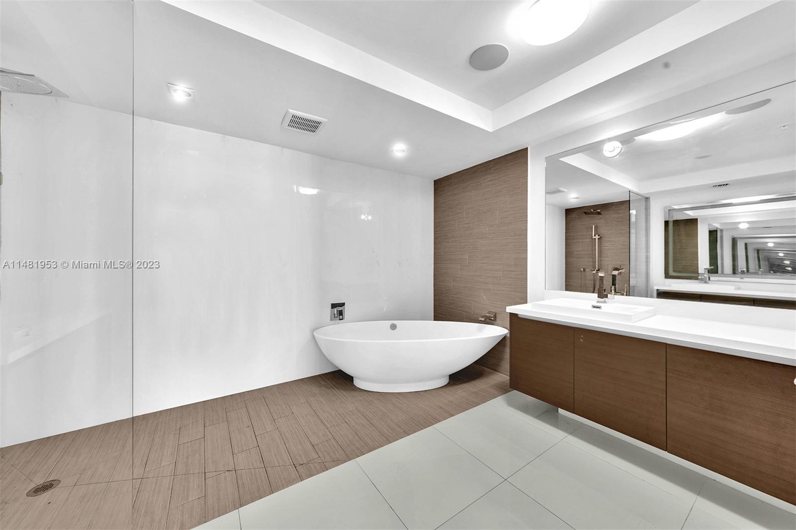 PARQUE TOWERS CONDO - Residential Lease