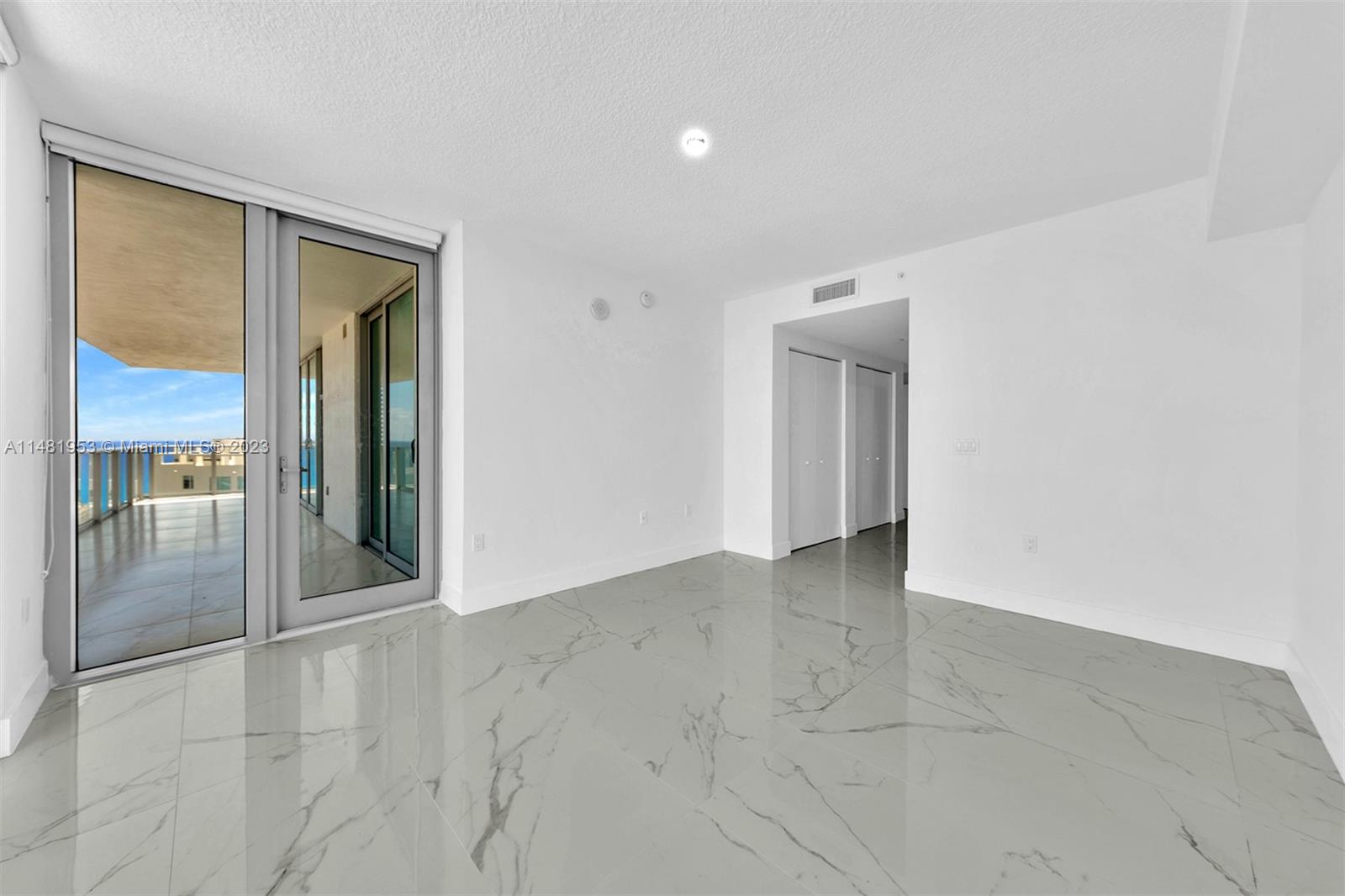 PARQUE TOWERS CONDO - Residential Lease