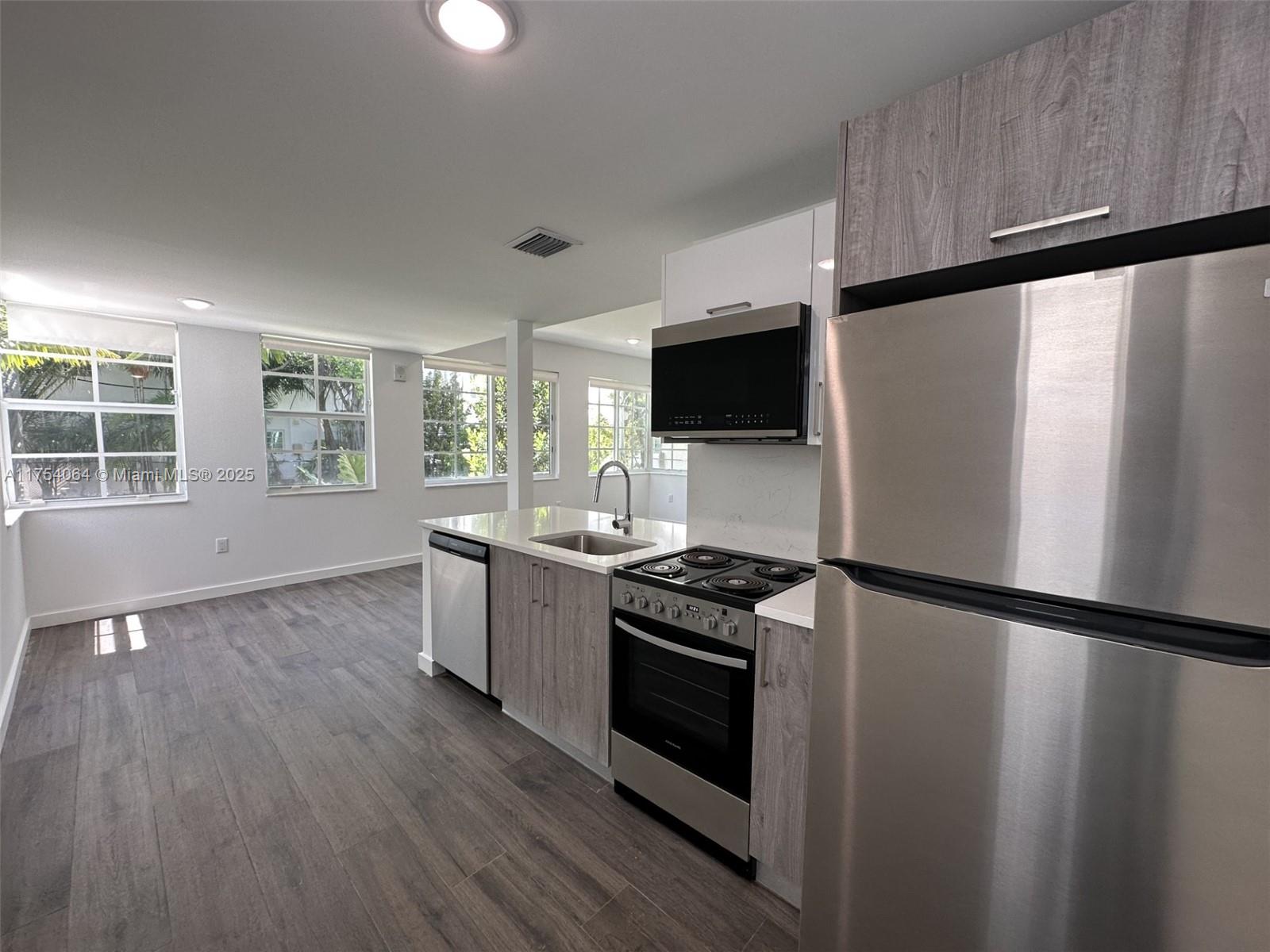 Rental Property at 1570 Euclid Ave 3, Miami Beach, Miami-Dade County, Florida - Bedrooms: 2 
Bathrooms: 1  - $3,520 MO.