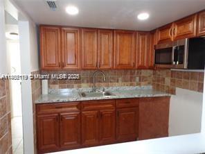 LAUDERDALE OAKS CONDO I - Residential Lease