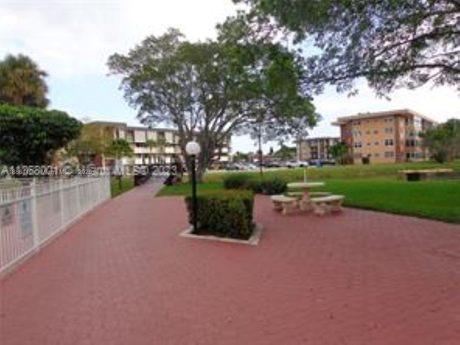 LAUDERDALE OAKS CONDO I - Residential Lease