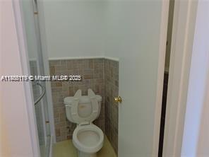 LAUDERDALE OAKS CONDO I - Residential Lease