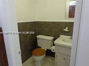 LAUDERDALE OAKS CONDO I - Residential Lease