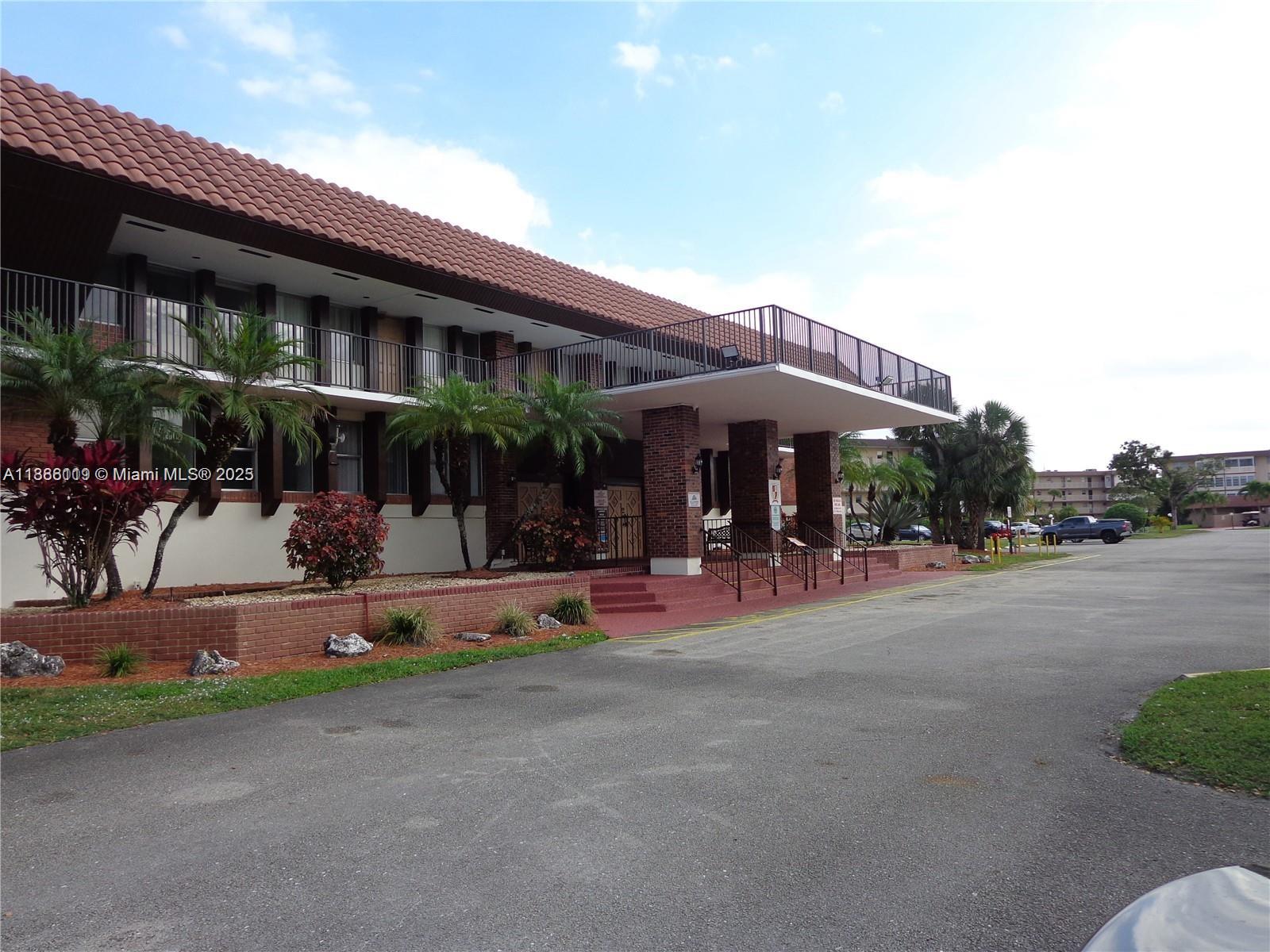 LAUDERDALE OAKS CONDO I - Residential Lease