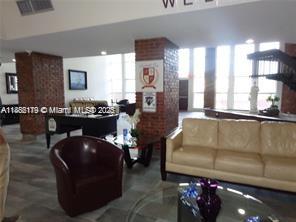 LAUDERDALE OAKS CONDO I - Residential Lease