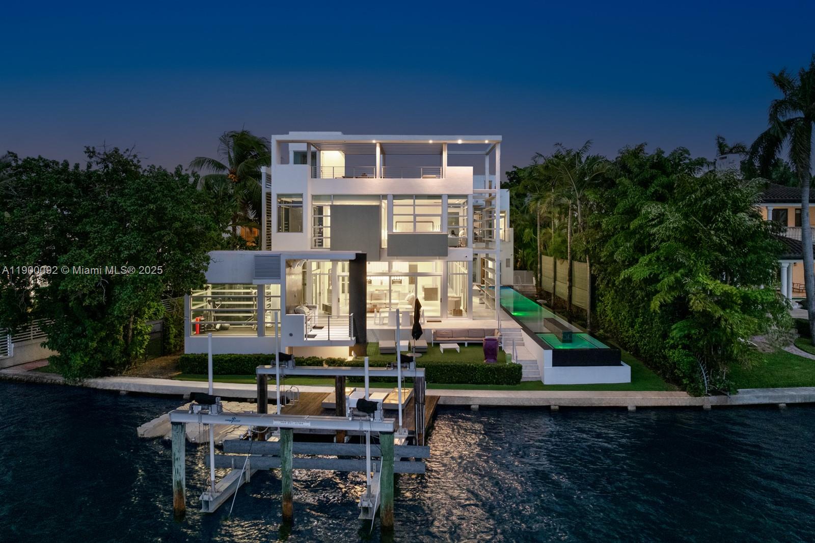 440 S Hibiscus Dr