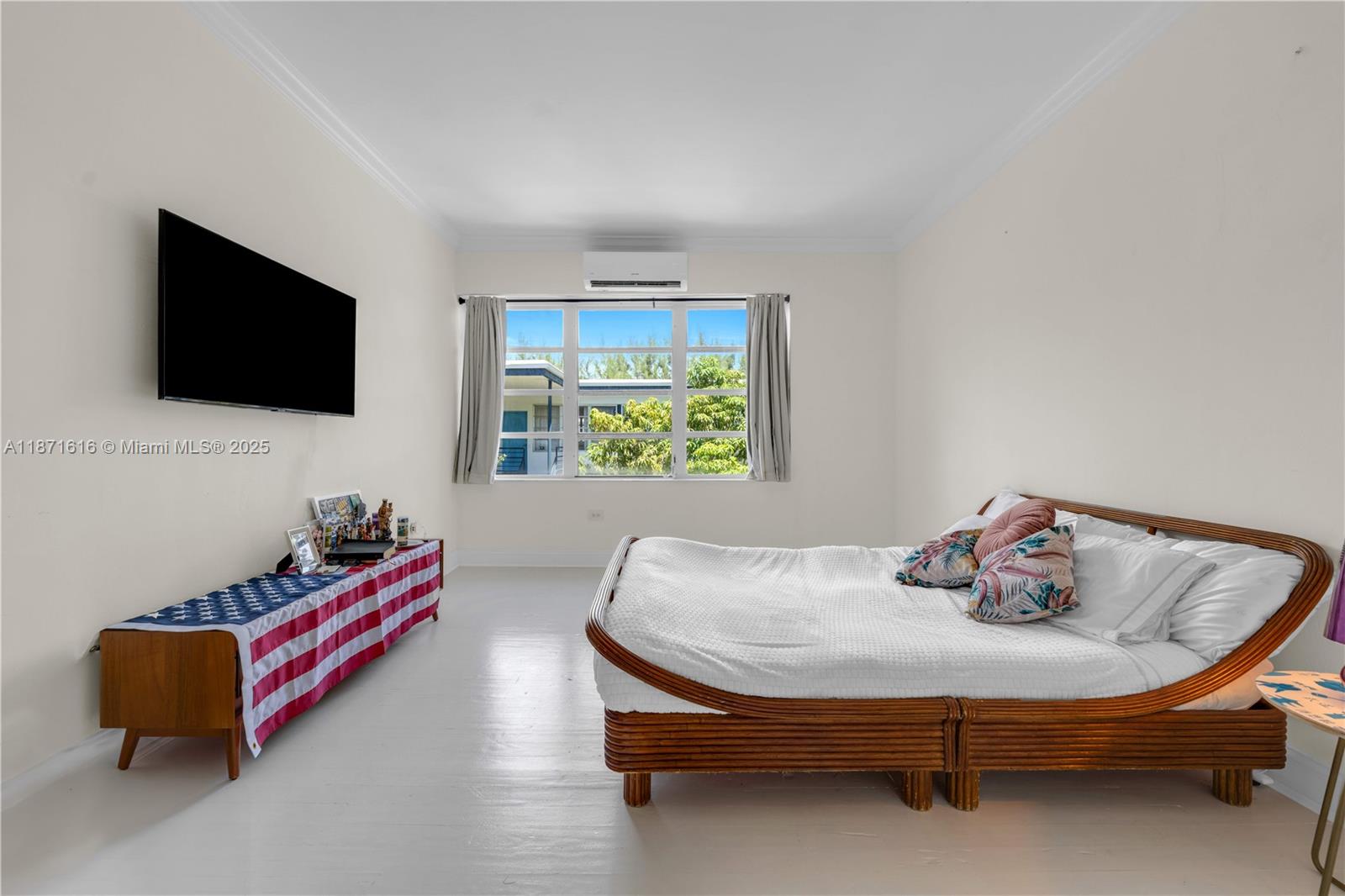 THE ESQUIRE HOUSE OF M B - Residential