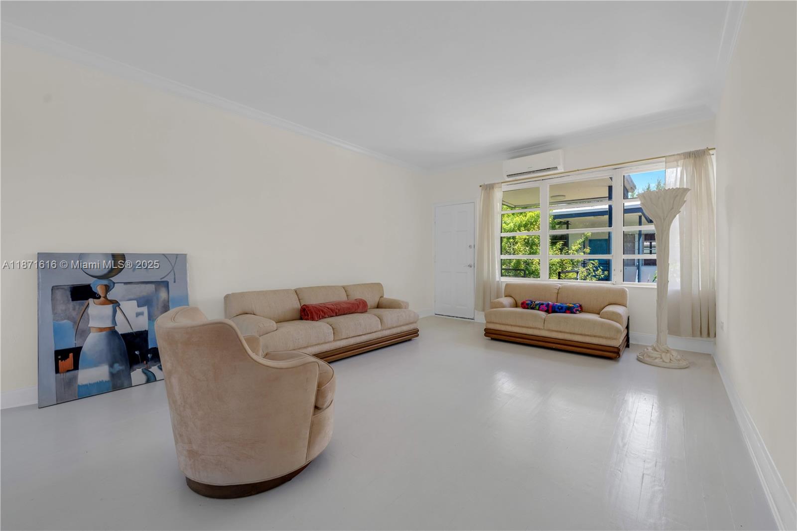 THE ESQUIRE HOUSE OF M B - Residential