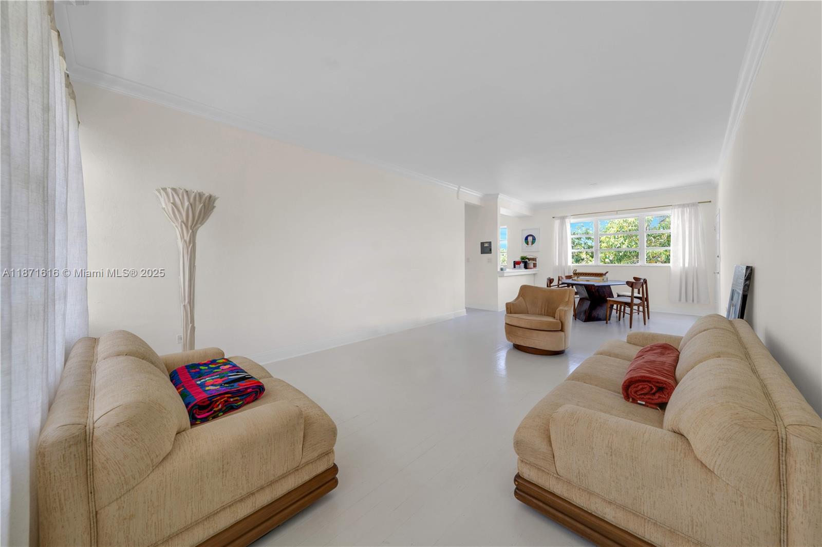 THE ESQUIRE HOUSE OF M B - Residential