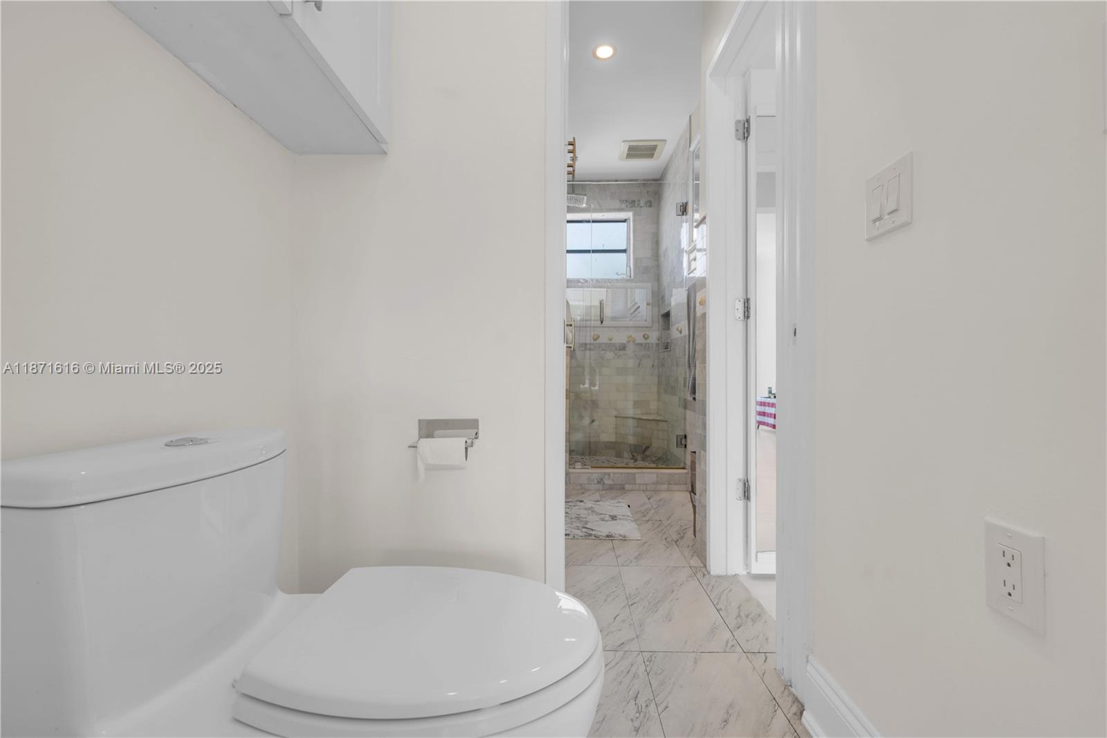 THE ESQUIRE HOUSE OF M B - Residential