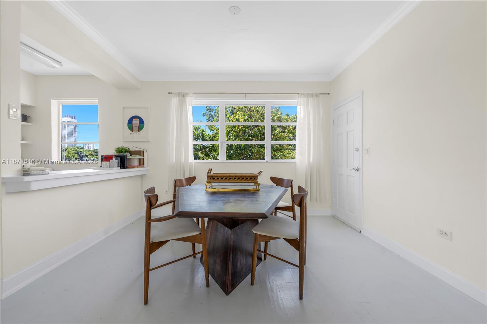 THE ESQUIRE HOUSE OF M B - Residential