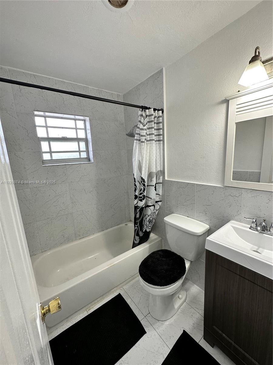 COMMUNITY GARDENS - Residential Lease