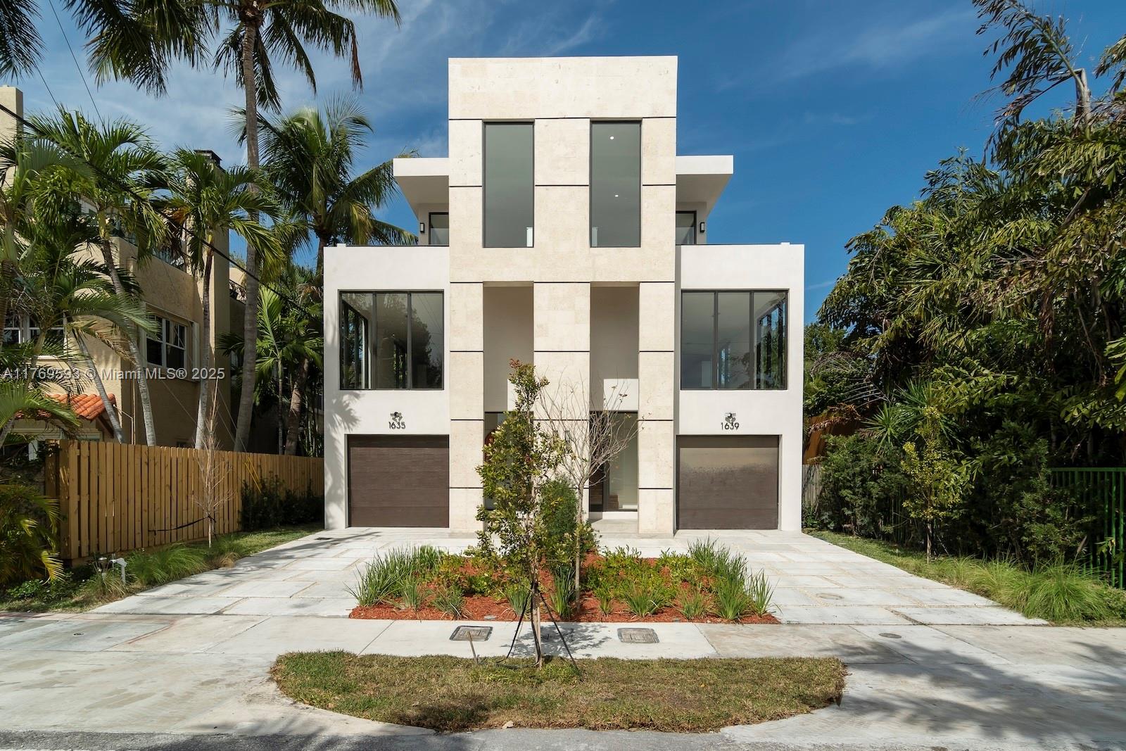 Property for Sale at 1639 E Broward Blvd, Fort Lauderdale, Broward County, Florida - Bedrooms: 3 
Bathrooms: 3.5  - $1,950,000