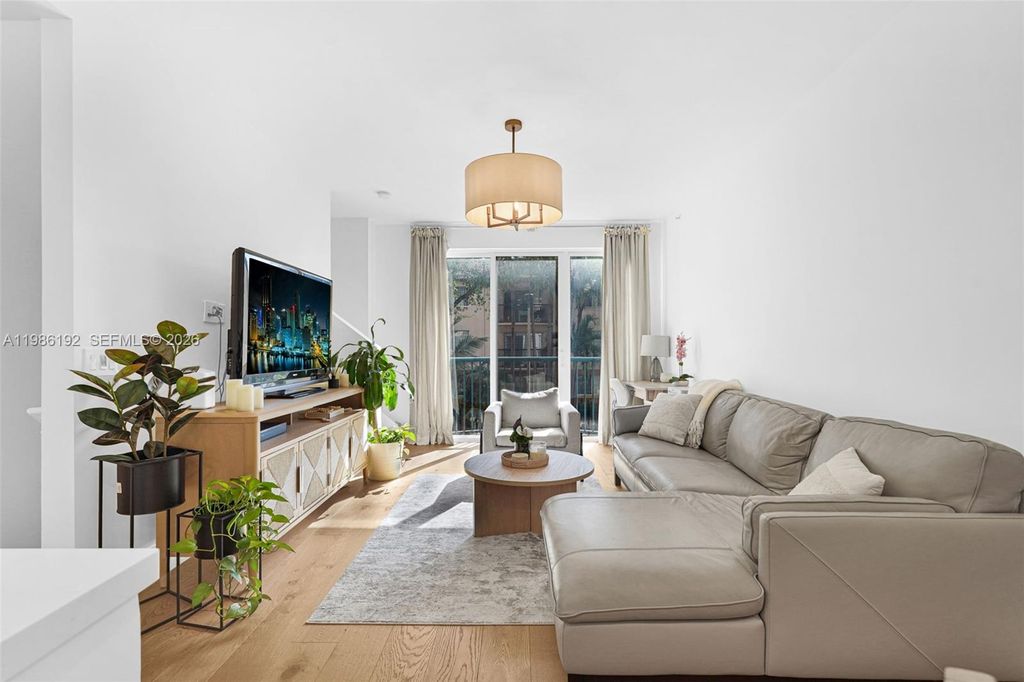 Photo of 2107 SE 10th Ave #817, Fort Lauderdale, FL 33316 (MLS # A11986192)