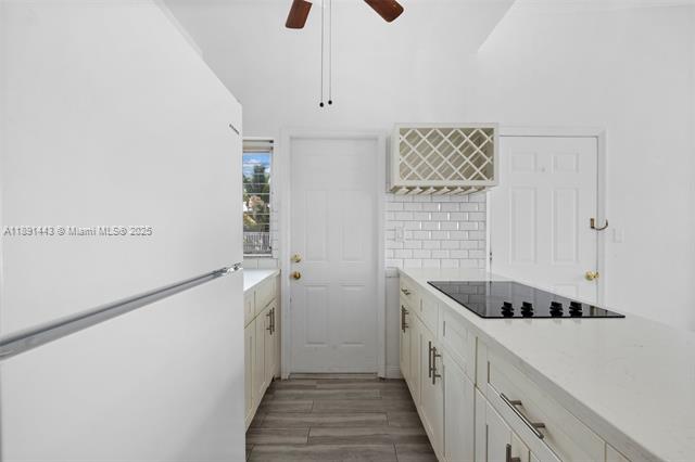 BISCAYNE BCH SUB - Residential Lease