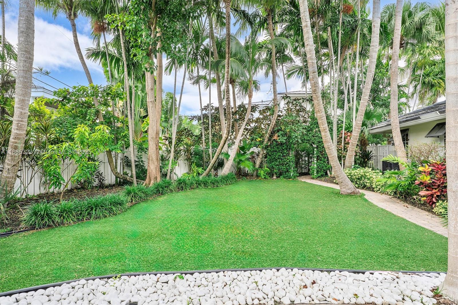 SUN AND SURF CLUB COMMUNI - Residential