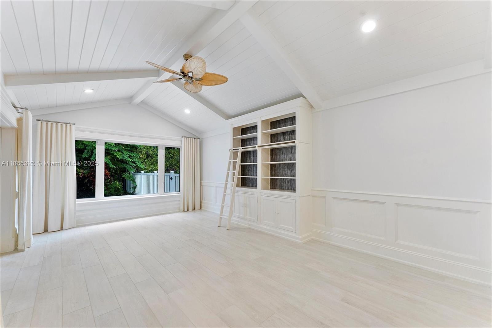 SUN AND SURF CLUB COMMUNI - Residential