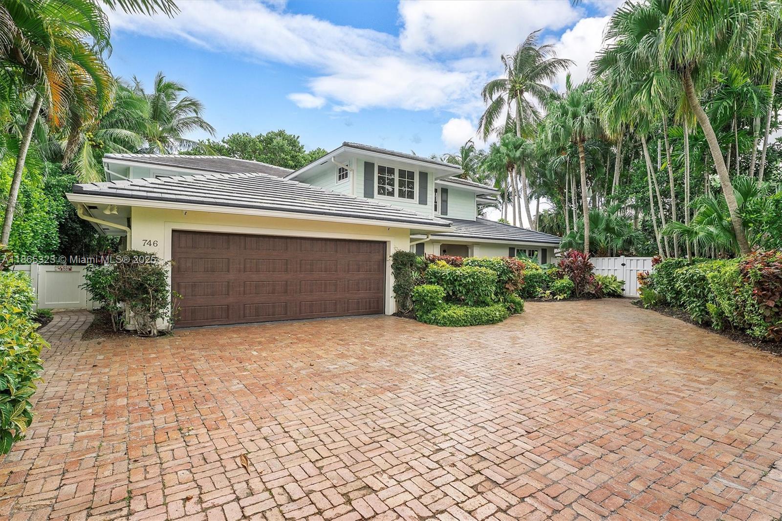 SUN AND SURF CLUB COMMUNI - Residential