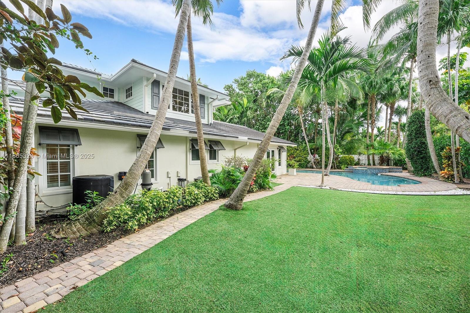 SUN AND SURF CLUB COMMUNI - Residential