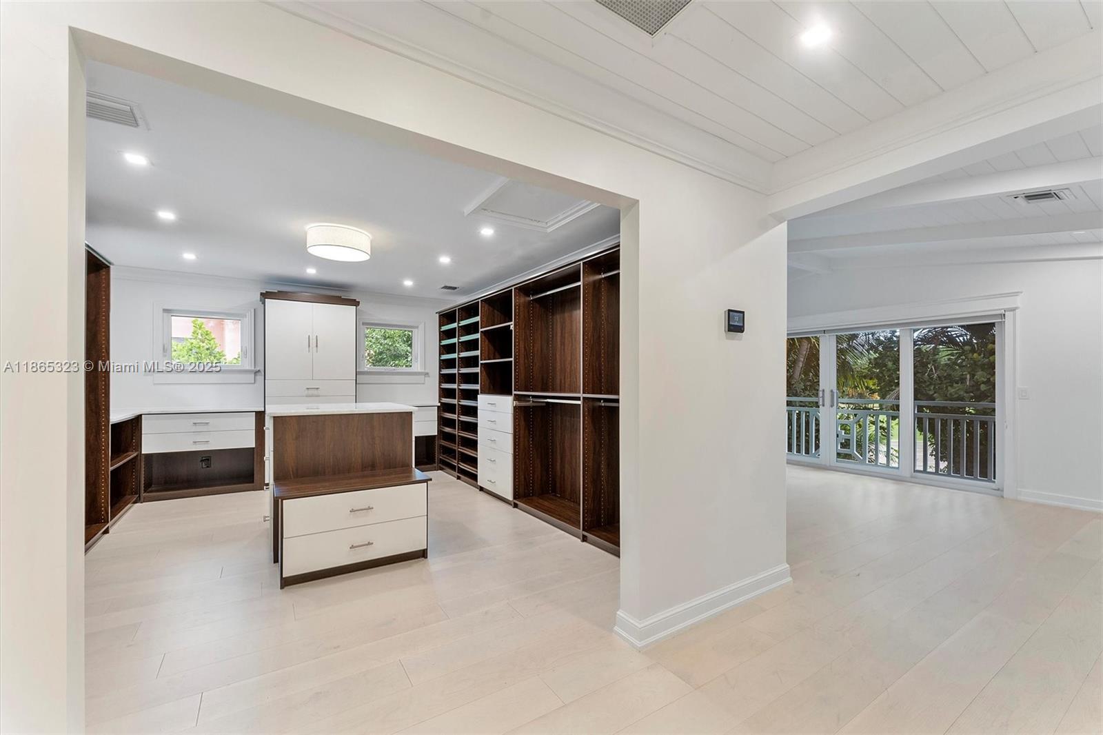 SUN AND SURF CLUB COMMUNI - Residential