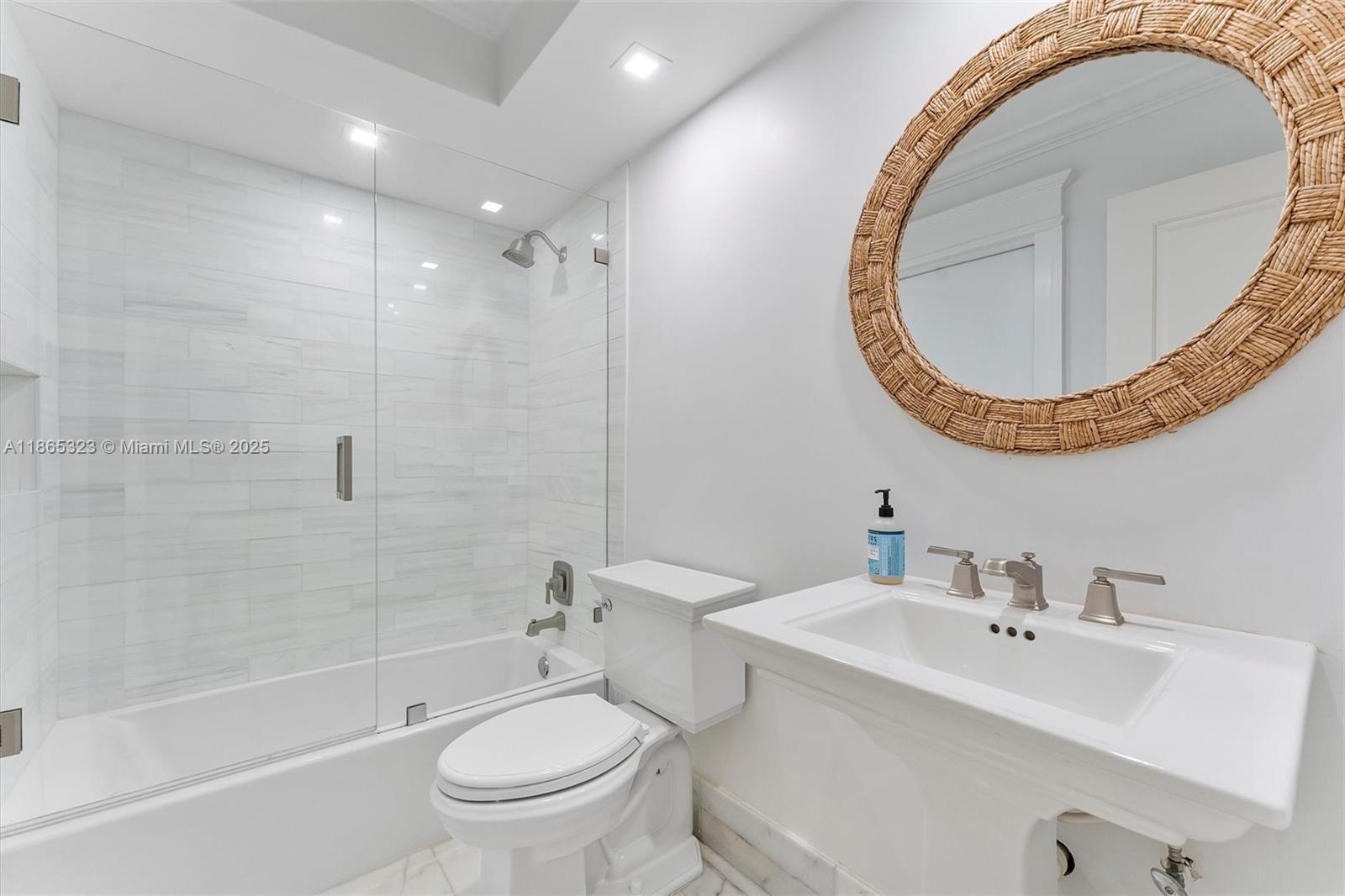 SUN AND SURF CLUB COMMUNI - Residential